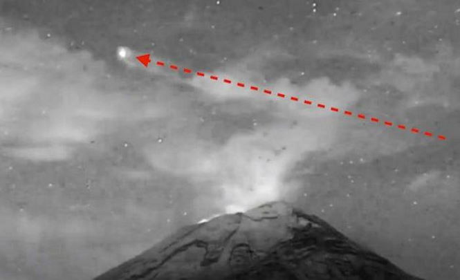 Треугольный НЛО пролетел над жерлом вулкана Попокатепетль