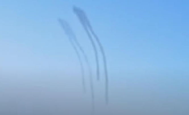 Необычные НЛО снял пассажир авиалайнера