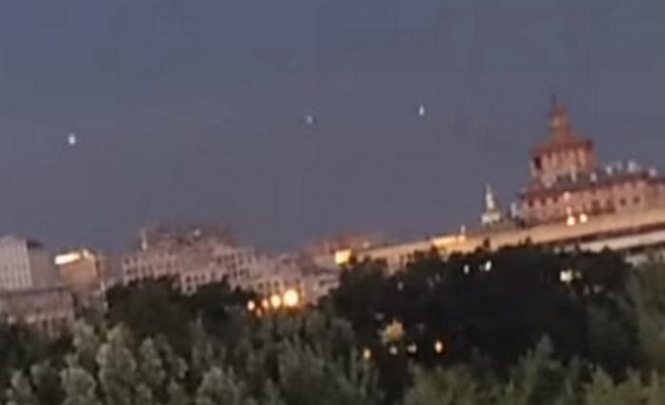 Над Кремлем появились три НЛО