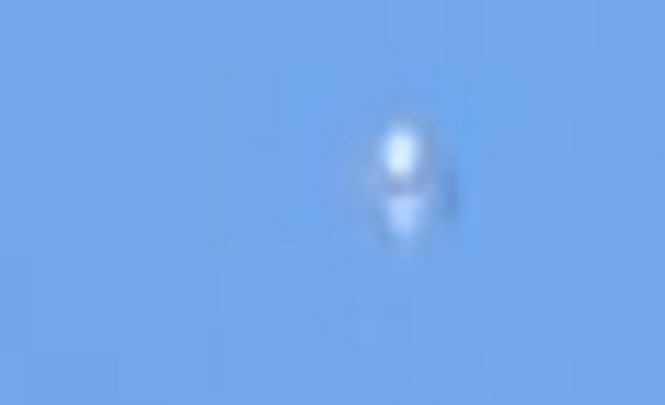 В небе над Канадой сняли НЛО выпускающий из себя шарообразные объекты