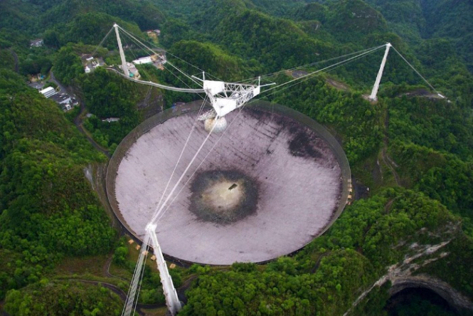 НЛО врезался в крупнейший в мире радиотелескоп.
