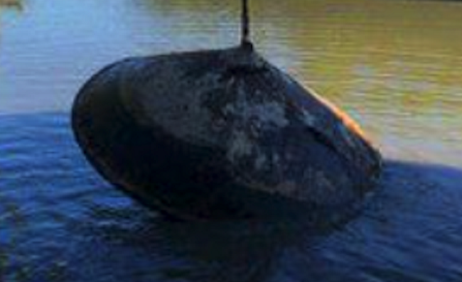 Странный металлический диск извлечен из реки Делавэр