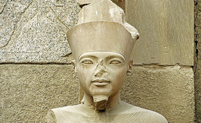 Почему у древнеегипетских статуй отломаны носы