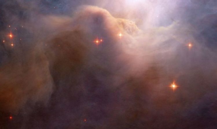 НАСА: Хаббл запечатлел «красивую краснеющую туманность», показывающую размер Вселенной 