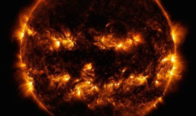 НАСА опубликовало изображение Солнца в стиле «Джек-о-фонарь» в рамках подготовки к Хэллоуину
