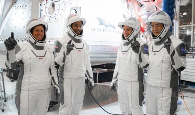 Новости НАСА: Астронавты помещены на карантин перед историческим запуском SpaceX на МКС 