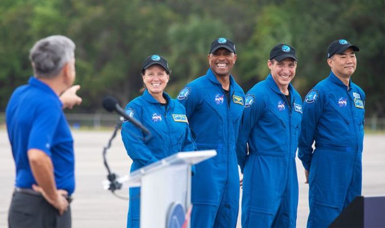 Новости НАСА: Экипаж SpaceX Crew-1 готовится к историческому запуску на Международную космическую станцию
