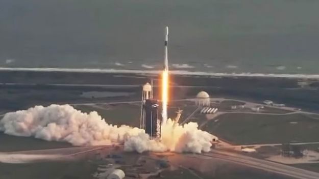 SpaceX запускает засекреченный спутник-шпион США