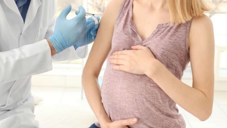Безопасно ли делать прививку от COVID-19, если вы беременны?