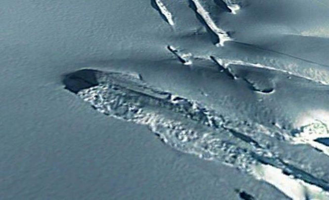Разбившаяся летающая тарелка найдена в Антарктиде