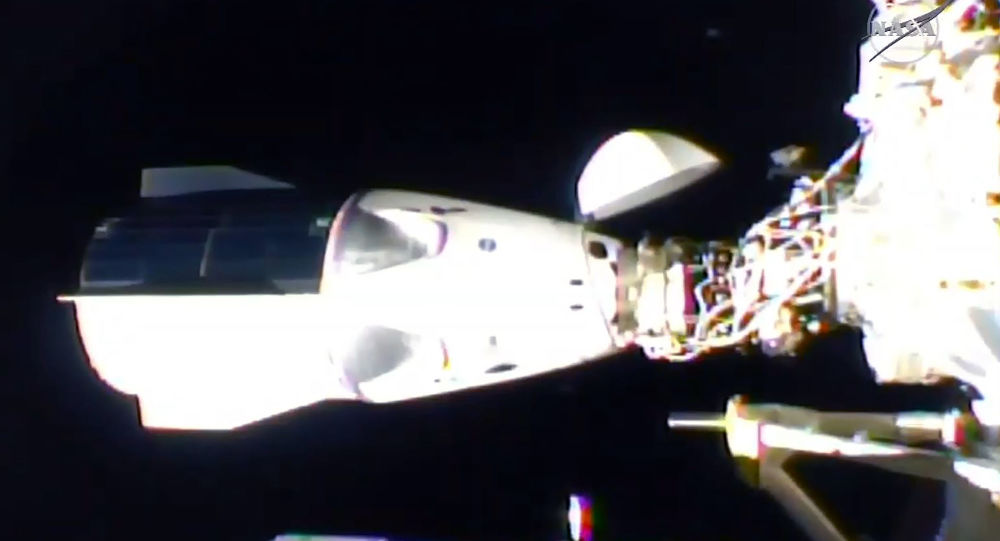 Доки SpaceX Dragon на МКС для миссии по снабжению