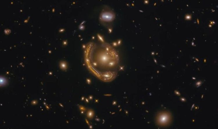 Хаббл видит «расплавленное кольцо» в космосе, что доказывает правоту Альберта Эйнштейна