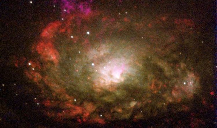 Хаббл запечатлел «чудовищную черную дыру» на расстоянии 13 миллионов световых лет от нас 