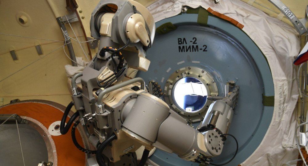 Разработчик российского космического робота отвергает «абсурд», утверждая, что его создание вызвало трещину на МКС