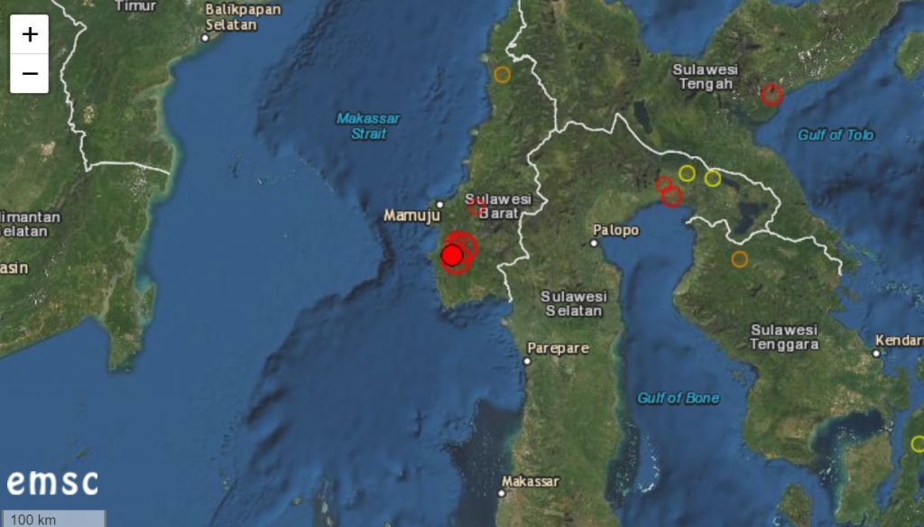 В сулавеси в индонезии произошло землетрясение M6.2, разрушившее здания и мосты