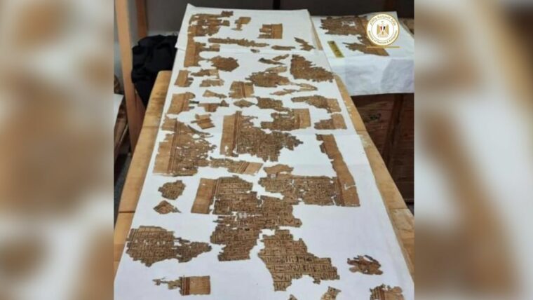 Свиток "Книги мертвых" длиной 13 футов, найденный в могиле в Египте