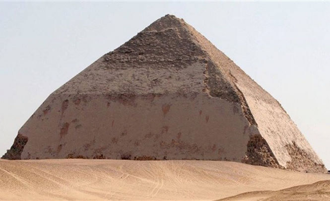 Внутри «Ломаной» пирамиды