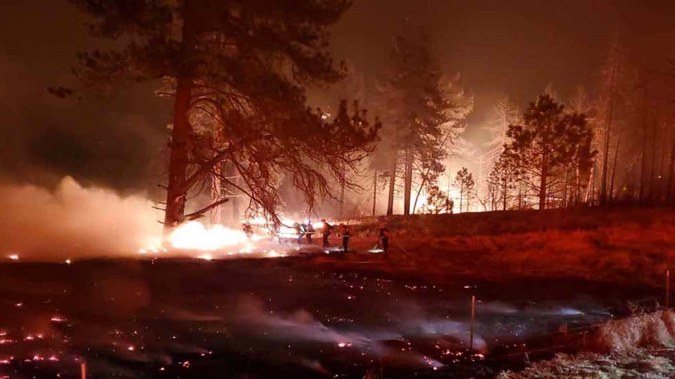 Bonita Fire эвакуация Mountain Center California, Bonita Fire в округе Риверсайд, Калифорния, побуждает к эвакуации жителей Горного центра в горах Сан-Хасинто в пятницу, 15 января.