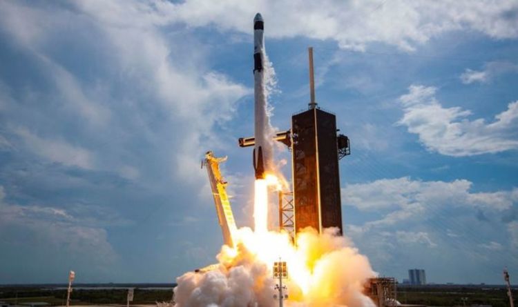 Прямая трансляция запуска SpaceX: компания Илона Маска запустит 133 спутника на Falcon 9