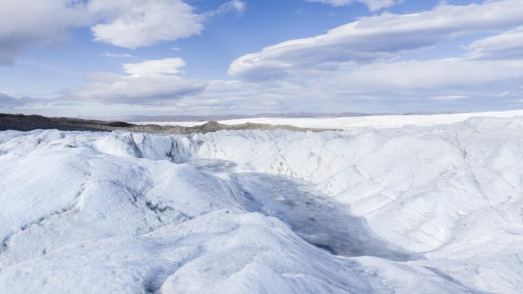 Гренландия приближается к критической точке потери льда