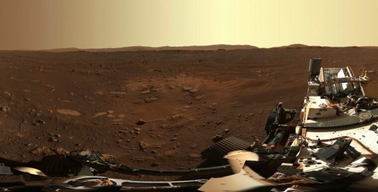 Марсоход Perseverance сделал великолепную панораму места посадки на Марс в высоком разрешении
