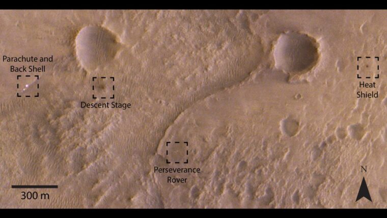 Настойчивость - крошечное бледное пятнышко на Марсе, фото орбитального аппарата.