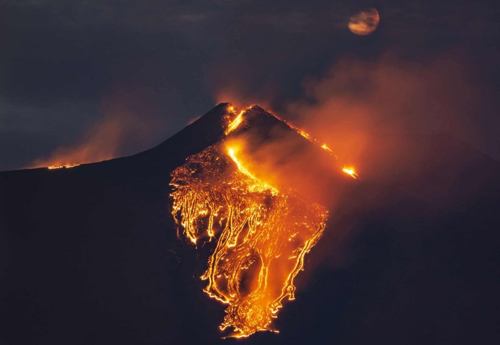 Этна извержение вулкана в феврале 2021 года, видео извержение вулкана этна в феврале 2021 года, фото извержения вулкана этна в феврале 2021 года