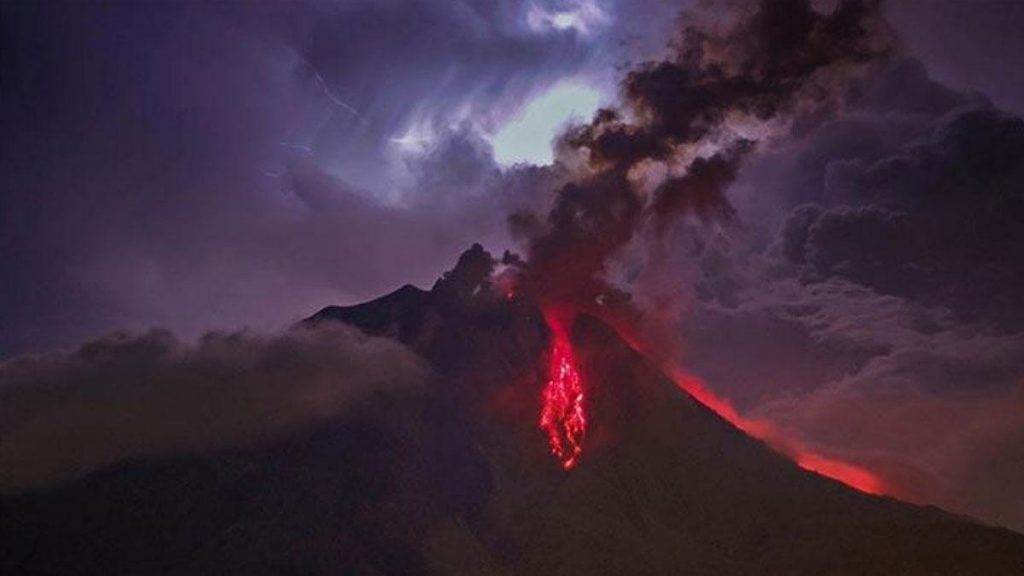 извержение вулкана синабунг