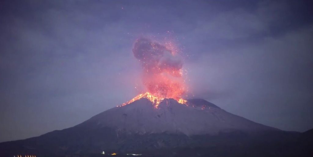 извержение вулкана сакурадзима февраль 2021 г., извержение вулкана сакурадзима февраль 2021 г. видео, извержение вулкана сакурадзима февраль 2021 г. фото