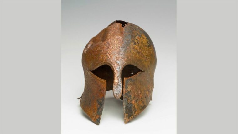 В Израиле найден древний шлем, который носил солдат во время греко-персидских войн