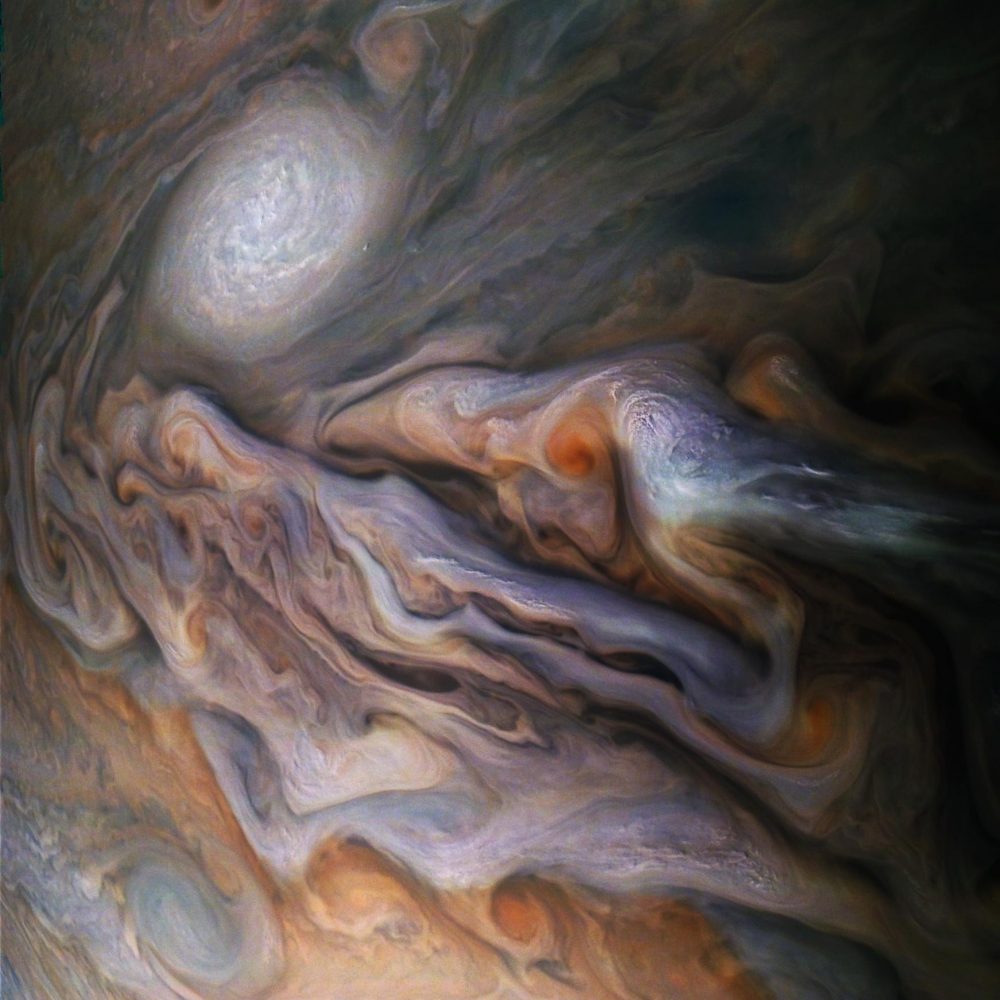 Великолепные кружащиеся облака Юпитера. Кредит изображения: Юнона / НАСА.