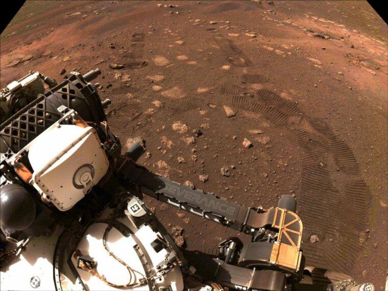 Настойчивость делает «первые шаги» на Марсе и показывает потрясающую панораму