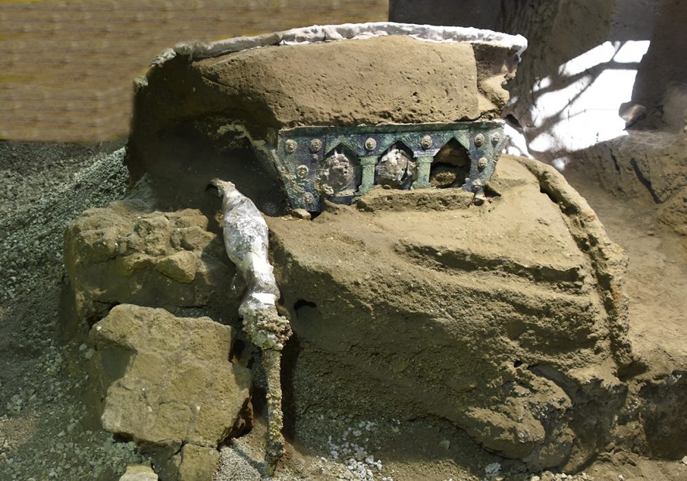Вид сзади лицевой стороны римской колесницы. Предоставлено: Луиджи Спина / Археологический парк Помпеи.