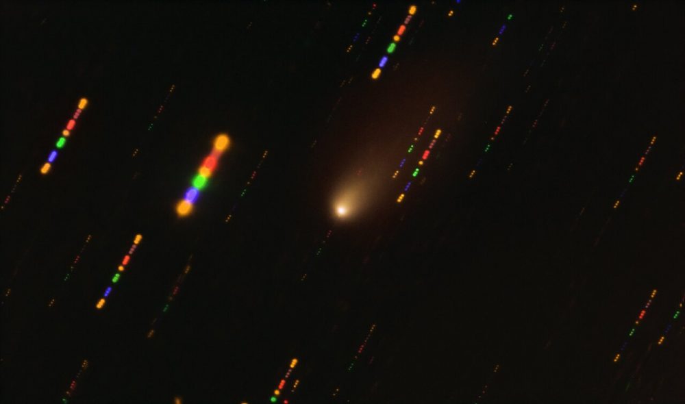 Изображение кометы 2I / Борисов и звезд на заднем плане, полученное в конце 2019 года с помощью телескопа VLT. Предоставлено: Оливье Эно / ESO.