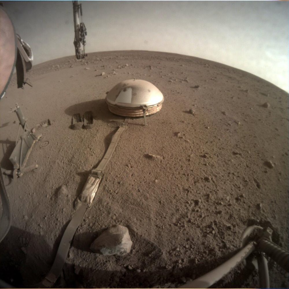 Фотография поверхности Марса, сделанная InSight 17 марта. Фото: NASA / JPL-Caltech