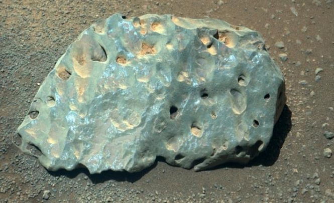 Таинственный голубой камень на Марсе