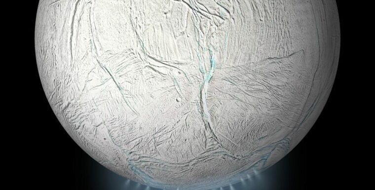 Луна Сатурна Энцелад и океан Антарктиды очень похожи
