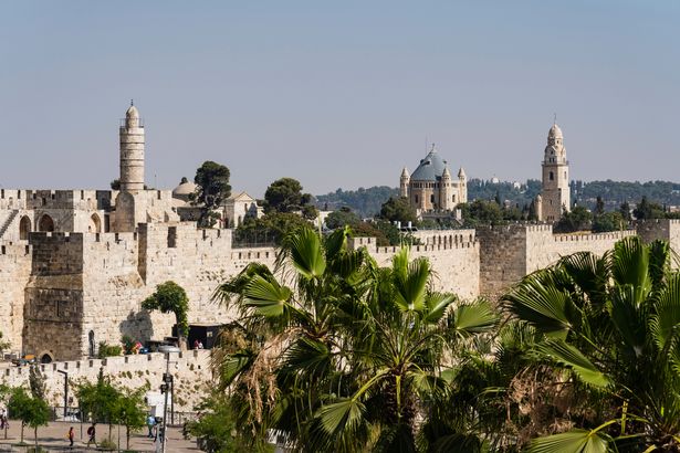 Неконтролируемые раскопки могут повредить ценные артефакты, находящиеся в Иерусалиме.