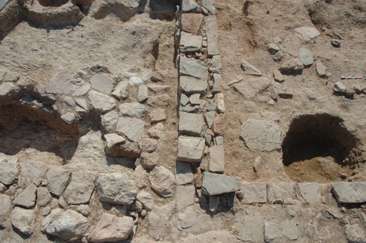 Два меньших кенотафа, обнаруженные на стоянке Итанос на Крите. Предоставлено: Дидье Вивье / ULB / CReA-Patrimoine.