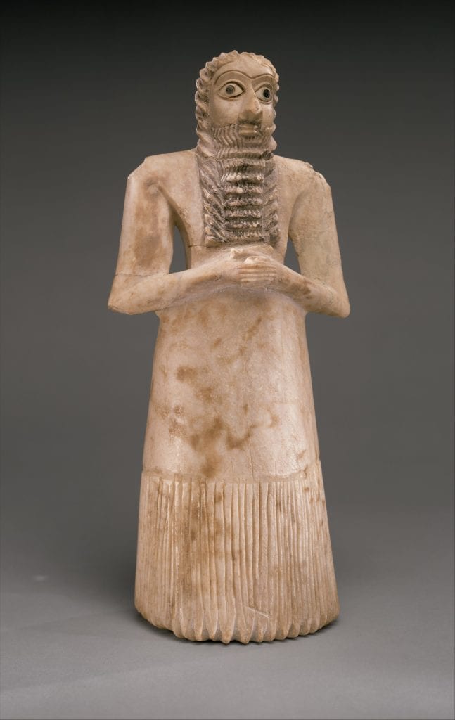 Шумерская скульптура стоящего поклоняющегося мужчины датируется 2900-2600 гг. До н. Э. Предоставлено: Музей искусств Метрополитен.