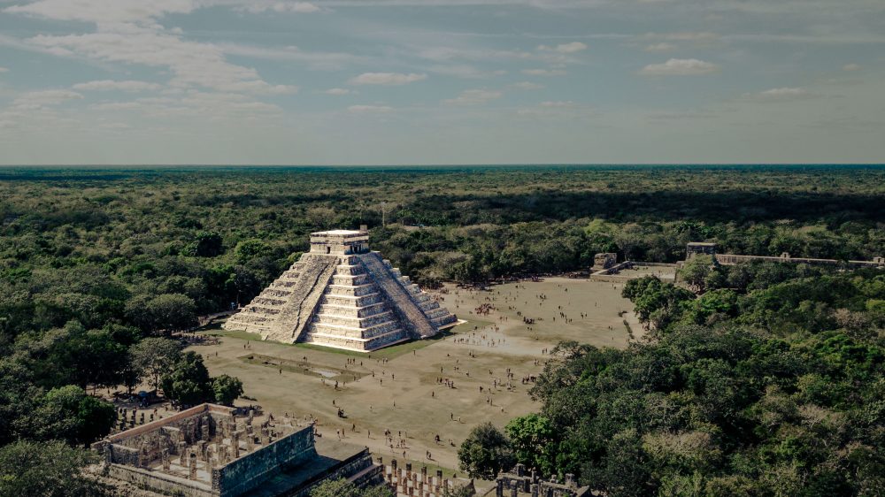 Вид с воздуха на храм пирамиды Кукулькана в Чичен-Ице. Shutterstock.