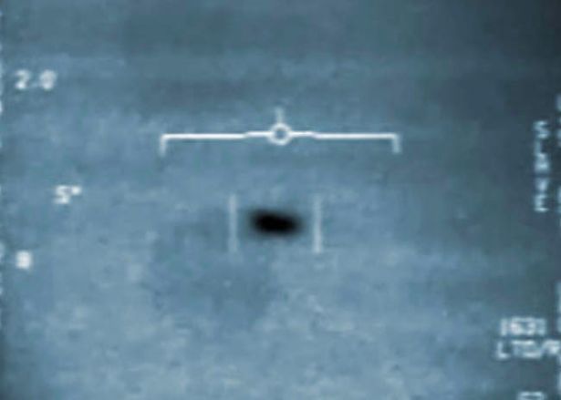 НЛО USS Nimitz, сфотографированный в 2004 году, по сообщениям, парил над 