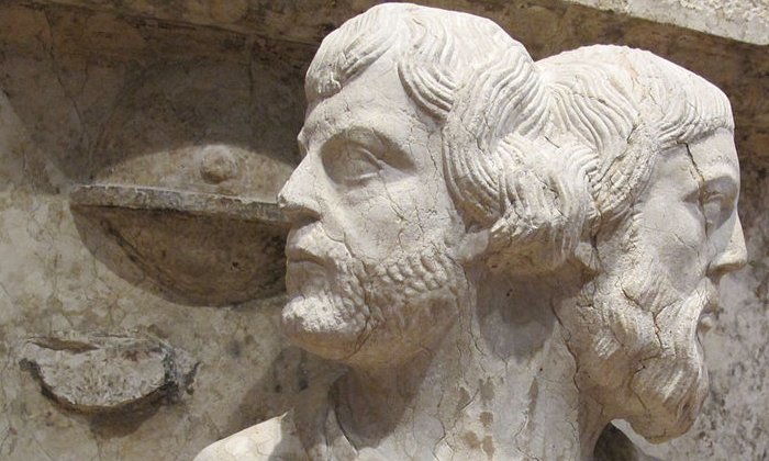 Двуликий великий римский бог Янус - символ всех начинаний и окончаний