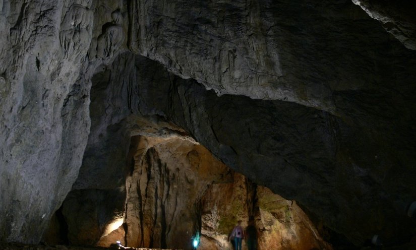 Пещера Бачо Киро - интерьер, Болгария. источник