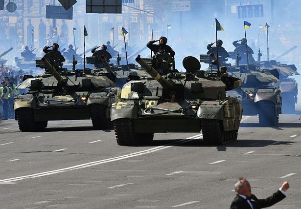 Украинские танки замечены въезжающими в Луганщину