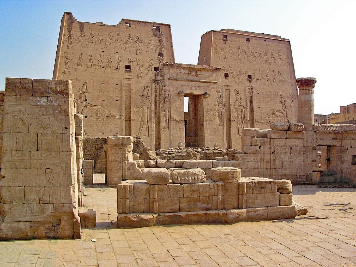 Одно из самых интересных древнеегипетских мегаструктур - Храм Эдфу. Предоставлено: Jumpstory.
