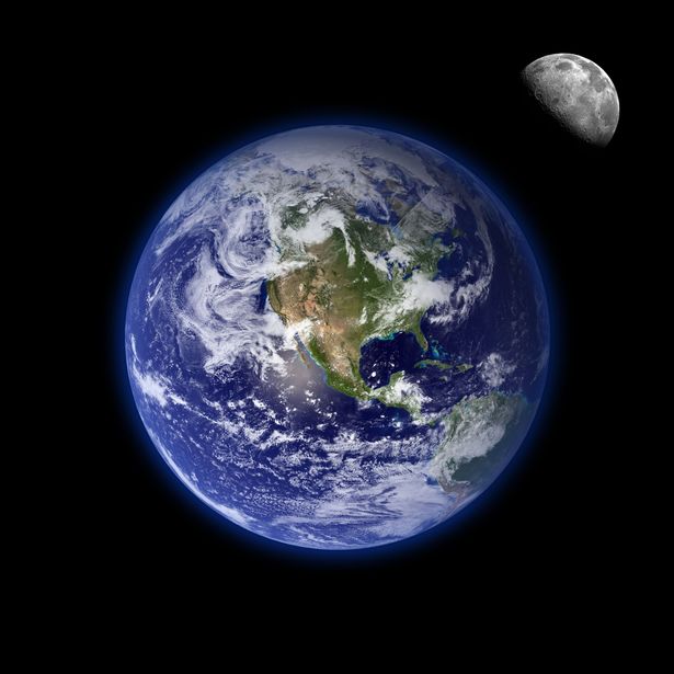 Земля, как и все планеты Солнечной системы, за исключением Урана, вращается по оси север-юг.