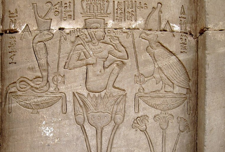 Ваджет - египетская богиня защищала фараонов и изображалась в виде кобры-урея