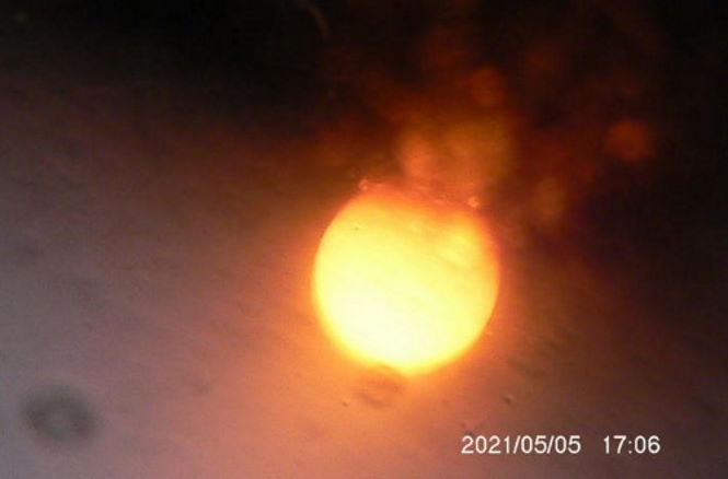 Гигантские НЛО снова отрывают куски у Солнца.