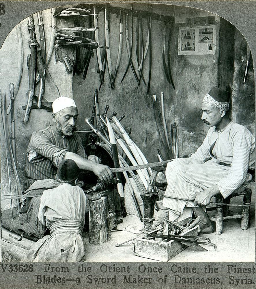 Фотография 1900 года, на которой изображен мастер из Дамаска. Предоставлено: Wikimedia Commons.